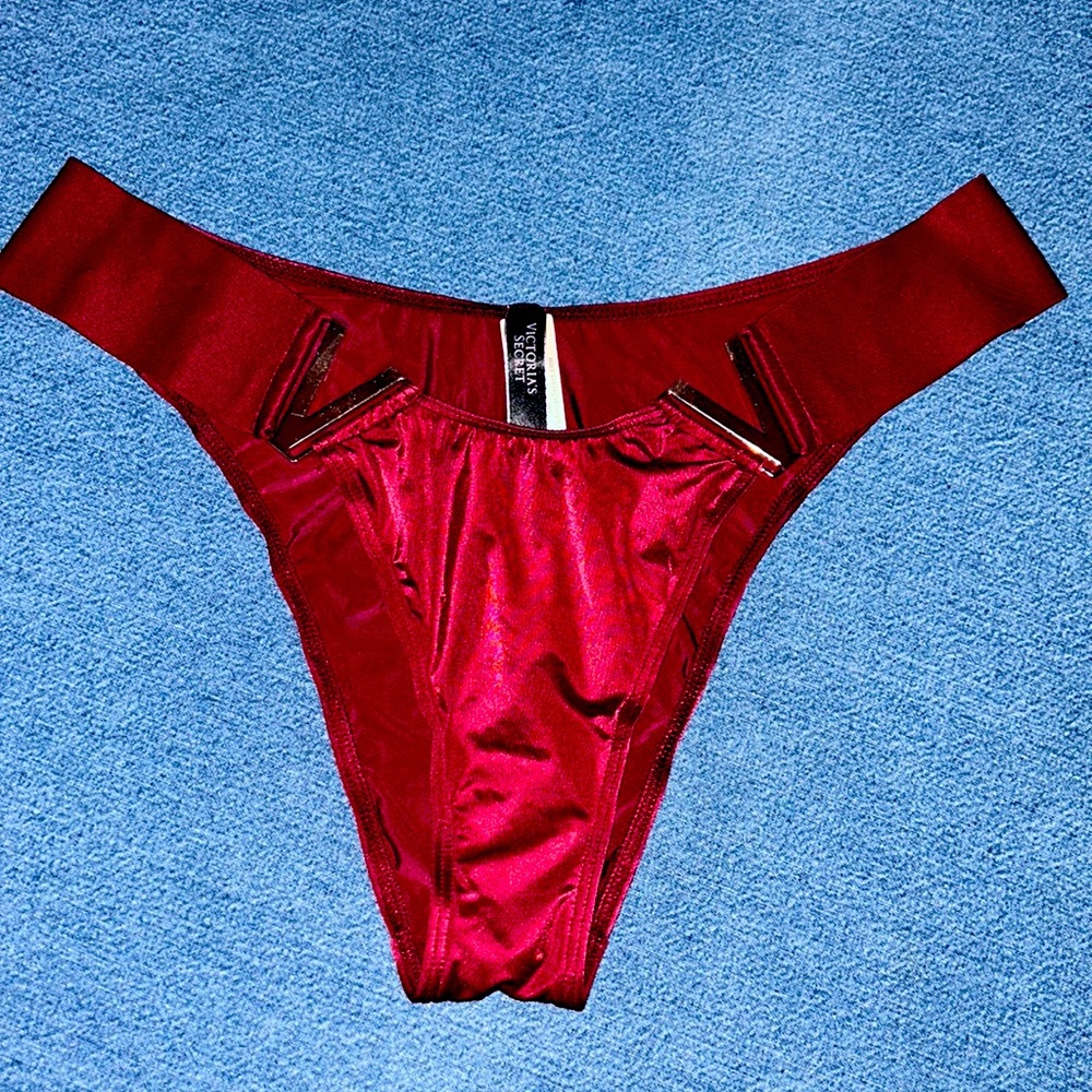 VS Victoria Secret (NWT)  V logo tanga panty - Burgundy, cotton crouch, Sz Large